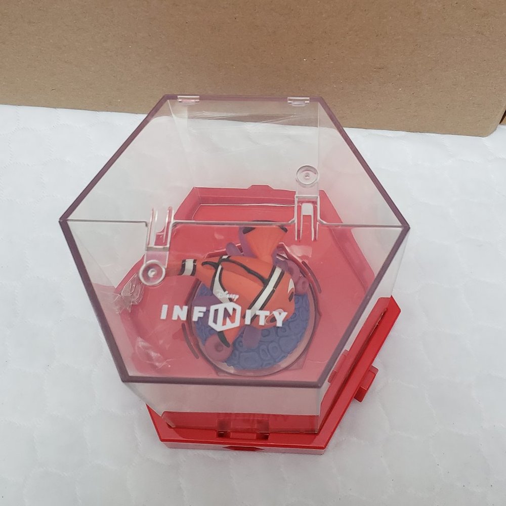 Disney Infinity Finding Nemo Figure With Display Case - Picture 4 of 4